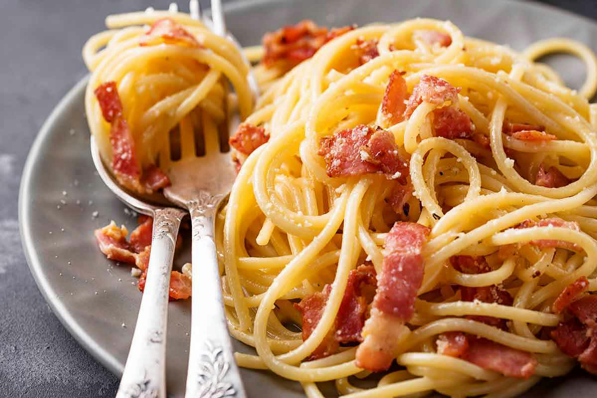 Anche i romani sbagliano la vera carbonara: il segreto per una ricetta perfetta ogni volta