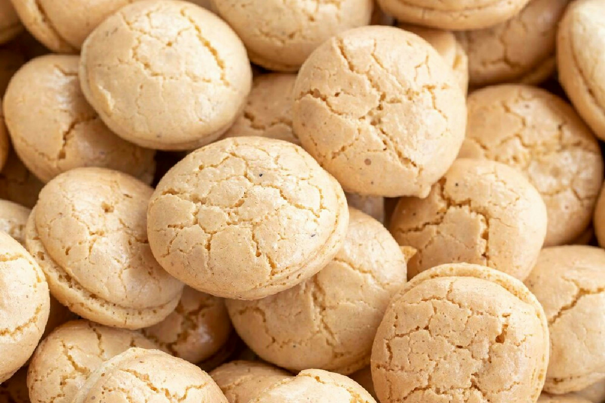 Non serve il forno e li preparo in 5 minuti, i miei amaretti nocciolati fatti in casa sono una delizia